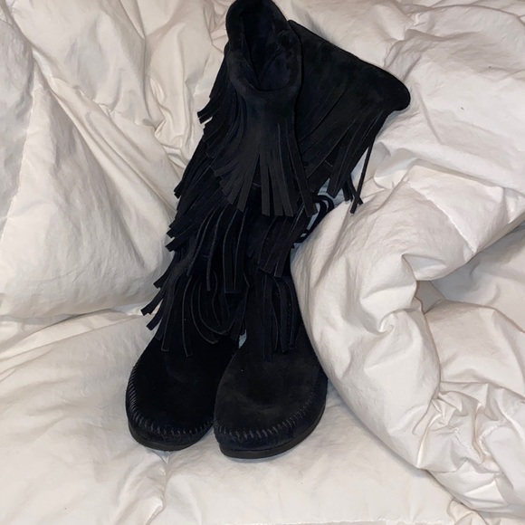 Minnetonka fringe moccasins boots😍😁👍 - Picture 2 of 5